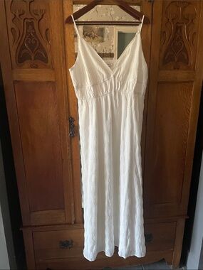 RW&CO. White V-Neck Maxi Slip Dress with Spaghetti Straps